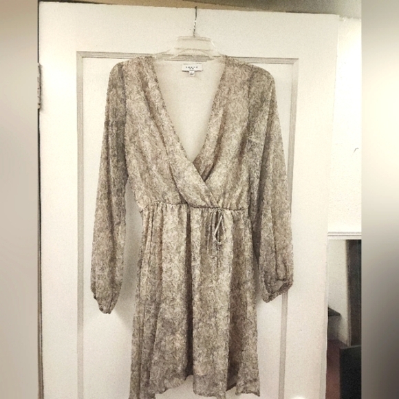 Gilli L/S Surplice W/Self Tie Abstract Dress EUC SIZE SMALL - Picture 1 of 6